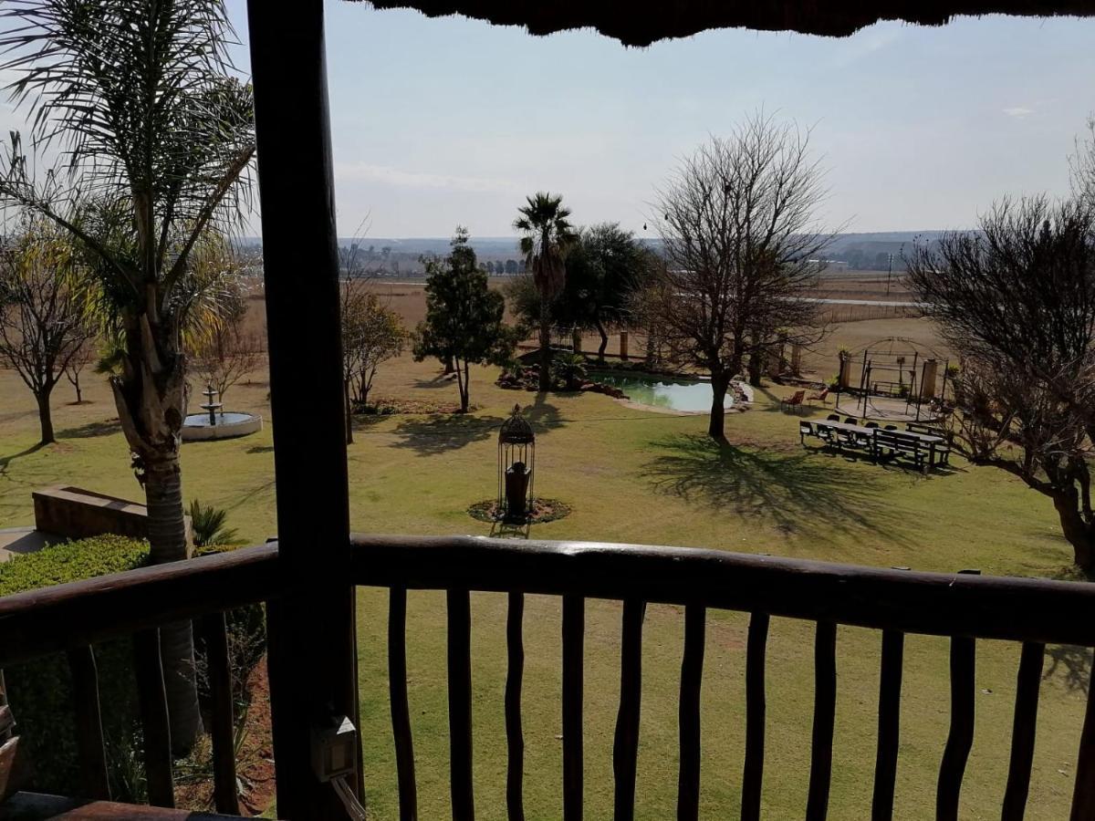 Kwena Maribane Lodge Бронкхорстспрёйт Экстерьер фото