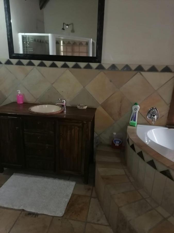 Kwena Maribane Lodge Бронкхорстспрёйт Экстерьер фото