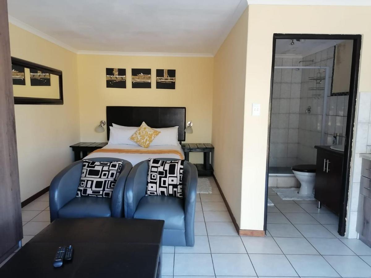 Kwena Maribane Lodge Бронкхорстспрёйт Экстерьер фото